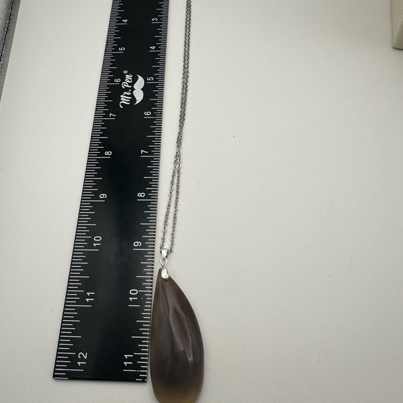 Elegant Long Oval Agate Pendant Necklace - Picture 5 of 8